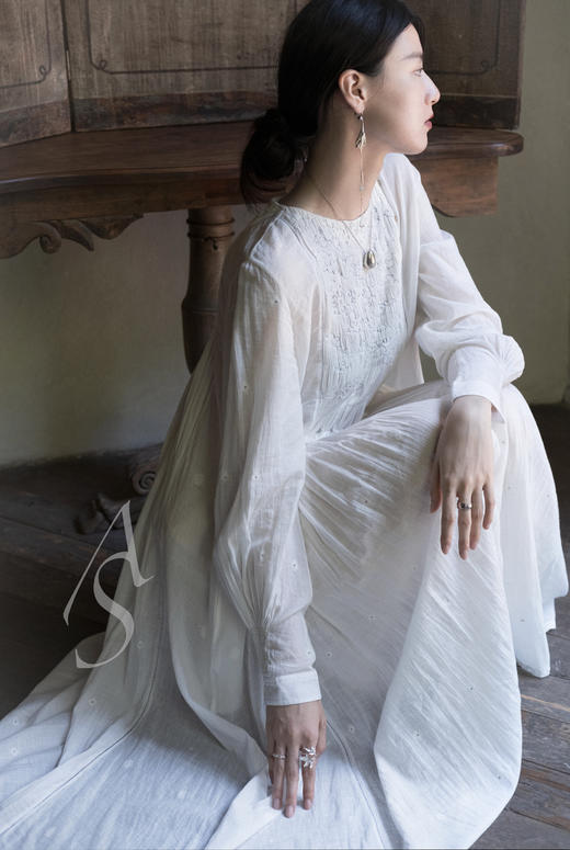 Maku 米白色祥云刺绣手织棉长袖连衣裙 商品图3