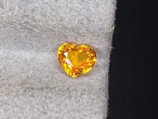 1.21ct 黄蓝宝裸石 商品图3