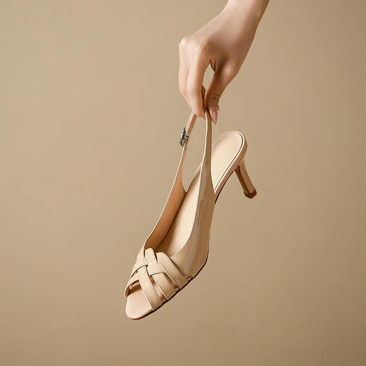 【预售5天】2023夏季新品细跟圆头鱼嘴凉鞋女大码时尚露趾高跟女鞋QS&23003 商品图4
