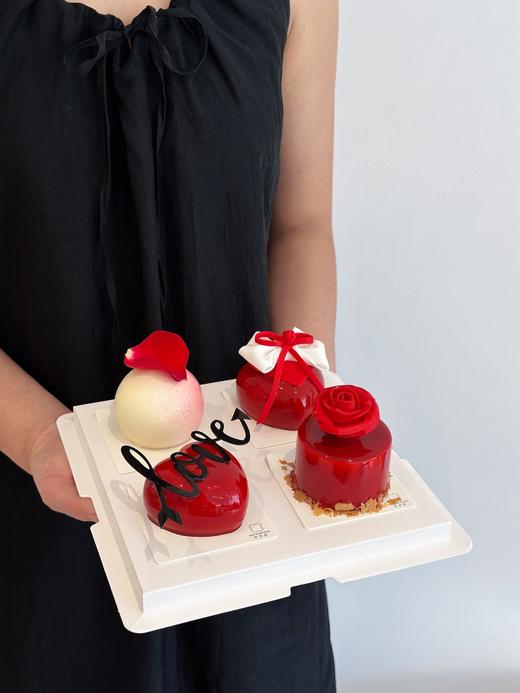 · 四拼甜品礼盒 商品图0