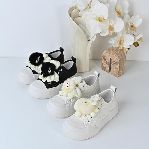 经典鲨2024年秋季新款韩版平底舒适丑萌挂件休闲鞋小白鞋女KW291-D37051 商品图1