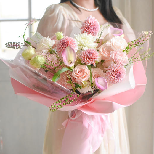 《夏梦妮》奶油桃子马蹄莲花束混搭 商品图1