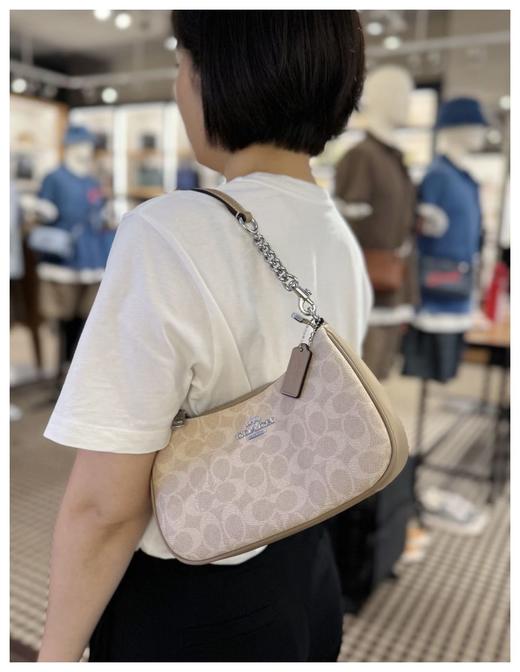 暑期福利‼️‼️COA纯元。经典TERI月牙包 24.5*15.5*7.5cm 商品图4