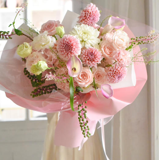 《夏梦妮》奶油桃子马蹄莲花束混搭 商品图0