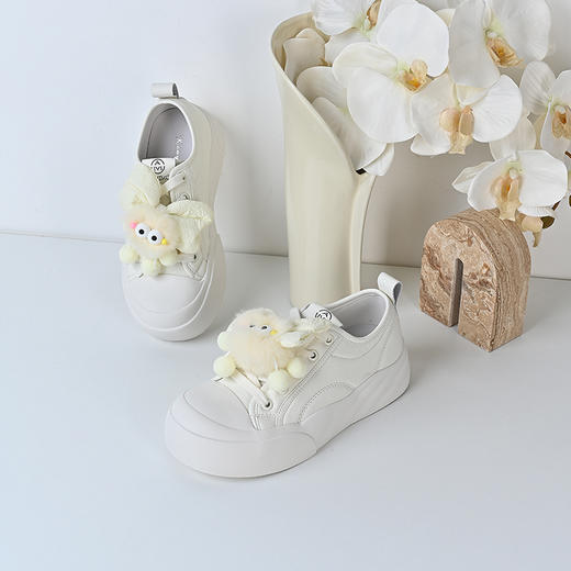 经典鲨2024年秋季新款韩版平底舒适丑萌挂件休闲鞋小白鞋女KW291-D37051 商品图2