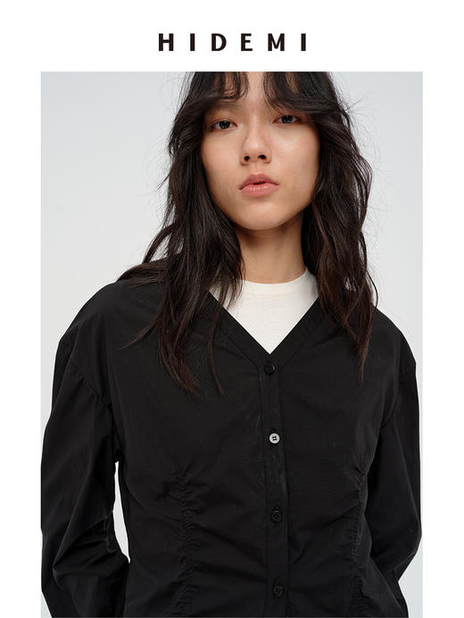 HIDEMI 极简设计感立裁抽皱式v领弧形长袖短款收腰显瘦衬衫 海鸥灰/黑色 商品图4