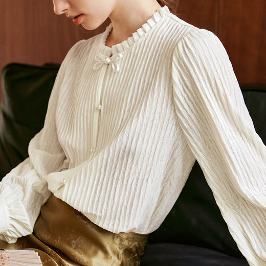 欧芮儿新中式米杏色蕾丝衫女早秋2024新款国风气质盘扣泡泡袖上衣 商品图4