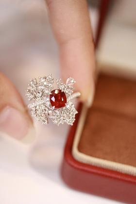 1.0ct 红宝石戒指