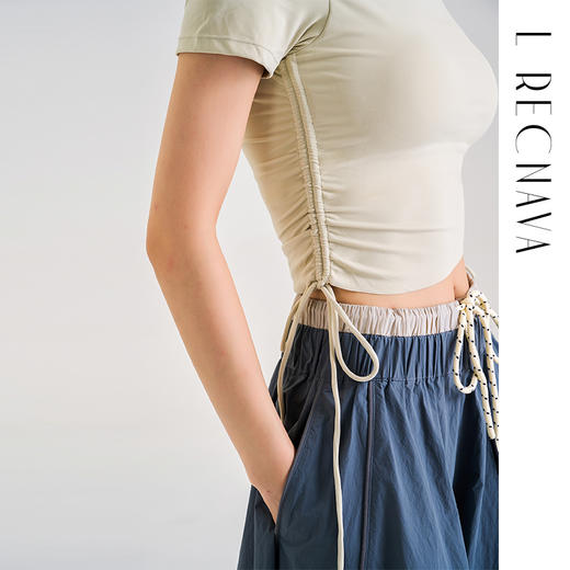 【裸感】方领侧抽绳带胸垫短袖 商品图1