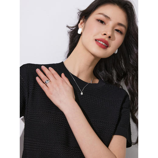棉仓353635013-曲珠凉感短袖针织衫女宽条肌理 24夏季镂空设计气质圆领小衫 商品图2