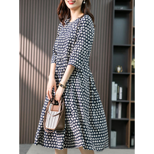 85692原形醋酸连衣裙女波点裙子夏季2024新款韩版收腰显瘦印花A字裙 商品图3