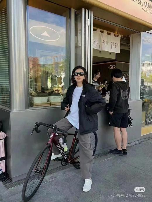 北面TNF的经典黑武士单冲经典黑重磅回归 DRYVENT全压胶外壳 商品图2