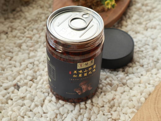 【产地直发】松茸菌、鸡枞菌、牛肝菌。采用生长在云南原始森林中纯天然绿色野生食用菌，采用先进高温杀菌技术，0添加，0防腐剂，老少皆宜。 商品图4