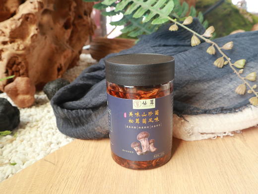 【产地直发】松茸菌、鸡枞菌、牛肝菌。采用生长在云南原始森林中纯天然绿色野生食用菌，采用先进高温杀菌技术，0添加，0防腐剂，老少皆宜。 商品图2