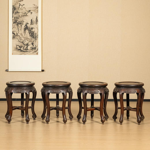 清代 红木回纹三弯腿五足圆凳（一堂四件） 商品图0