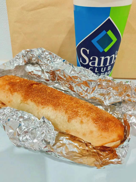 没错‼️就是它‼️逛山姆必买一的款，MM山姆烤牛肉卷🔥逛完一圈，必在山姆餐吧买几根牛肉卷回去，因为全家都爱吃[烟花]
山姆餐吧售价20元一根！超长一大根！一袋2根装，每根足足280g💥 商品图3