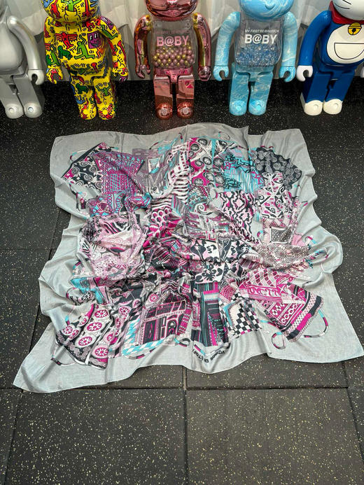 大牌丝巾！！！夏季薄防晒丝巾！！必须入的款！手感超舒服！！一款适合旅游穿搭的丝巾 商品图1