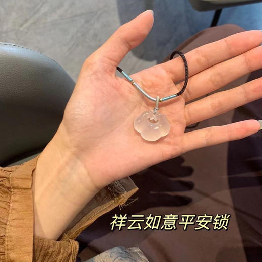 六鑫珠宝  国潮风玉髓如意祥云锁吊坠 长度可调节 商品图3