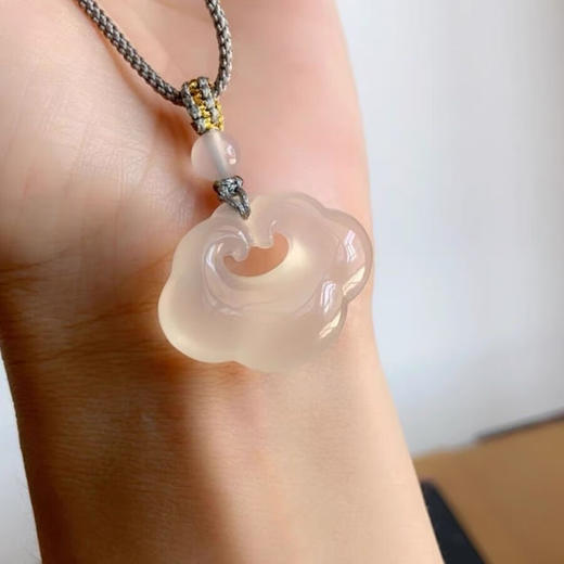 六鑫珠宝  国潮风玉髓如意祥云锁吊坠 长度可调节 商品图7