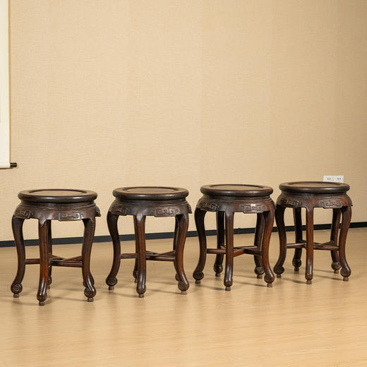 清代 红木回纹三弯腿五足圆凳（一堂四件） 商品图4