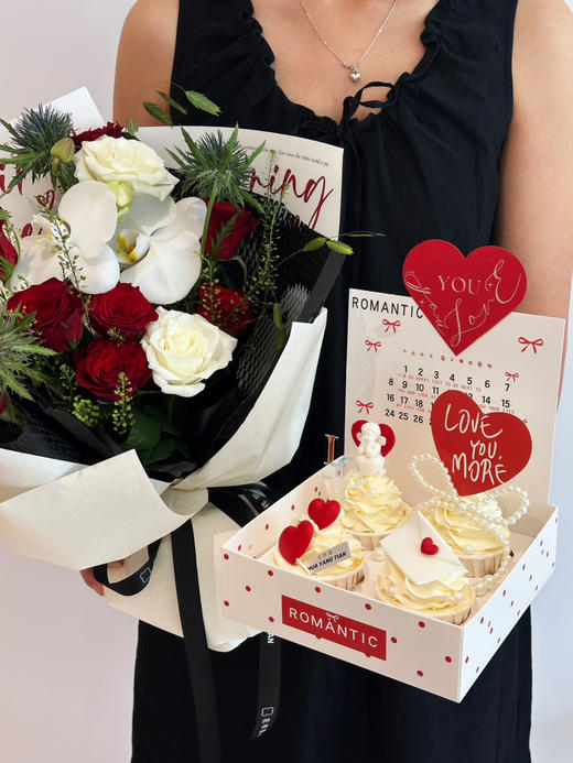  满分告白 · 老式奶油霜纸杯蛋糕礼盒  商品图1