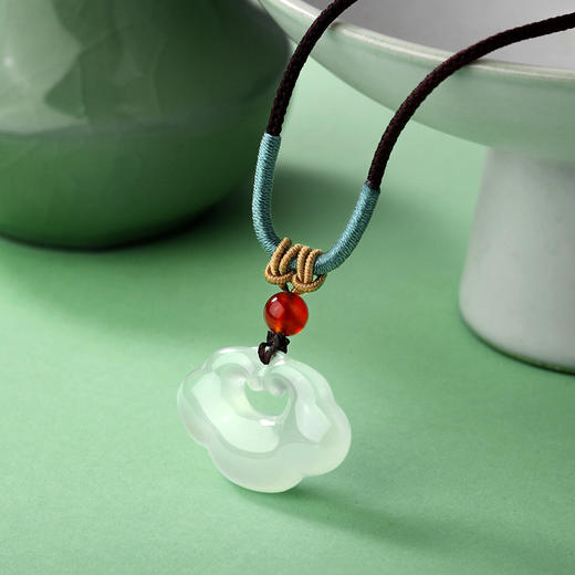 六鑫珠宝  国潮风玉髓如意祥云锁吊坠 长度可调节 商品图9