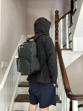 mb工厂 男士经典双肩背包