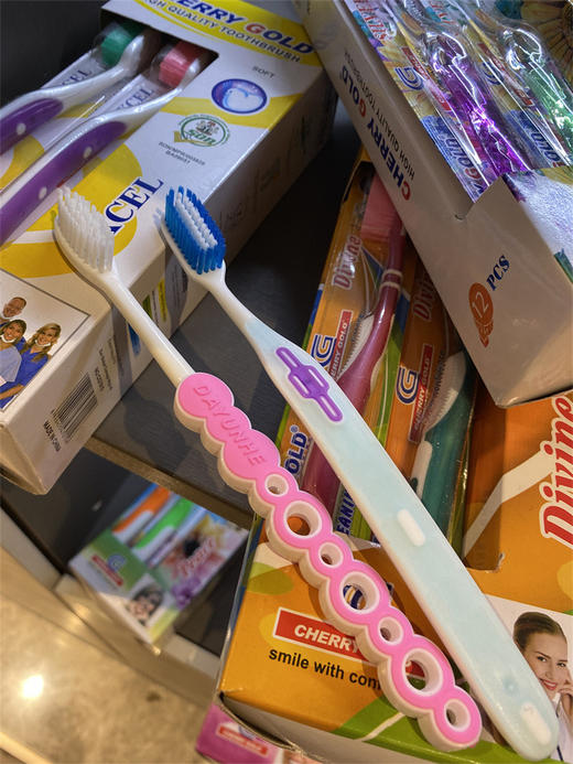 随机发！老外牙刷~男女都有，儿童款很少，NO退NO换！ 商品图14