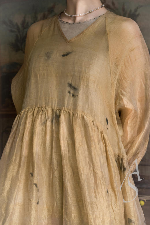 Mutedance  金色/裸色植物染纱质真丝连衣裙 商品图5