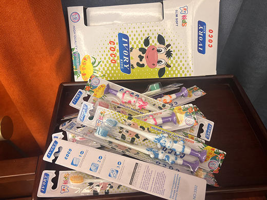 随机发！老外牙刷~男女都有，儿童款很少，NO退NO换！ 商品图2