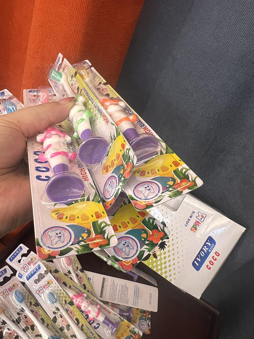 随机发！老外牙刷~男女都有，儿童款很少，NO退NO换！ 商品图3