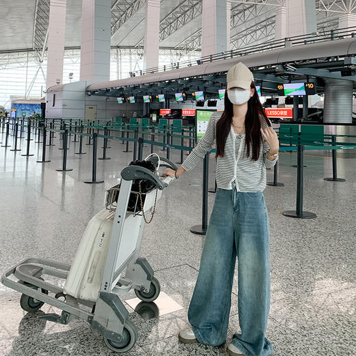 <曾小咸推荐>微信粉丝秒杀专场 仅此今天 活动结束下架 条纹开衫吊带背心两件套 日常169.99/件 立减80 秒杀89.99/件！！ 商品图2