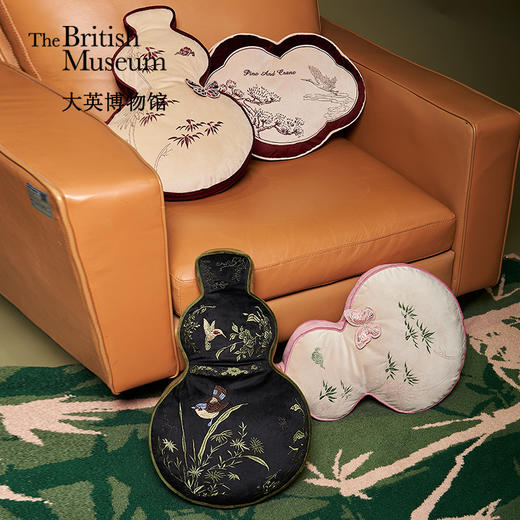 大英博物馆东方梦境系列 祥云仙鹤 葫芦蝴蝶-黑色 葫芦蝴蝶-粉色 葫芦蝴蝶-红色 刺绣 靠枕 国风抱枕 商品图0