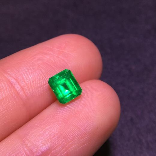 1.1ct 祖母绿裸石 商品图1