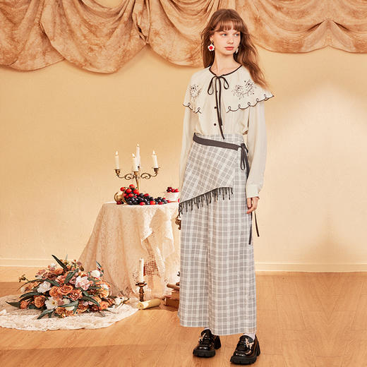 两三事 斜阳夕照 2024秋季新款复古流苏拼布假两件格子休闲裤女 商品图3