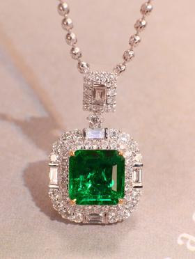 2.2ct 祖母绿吊坠