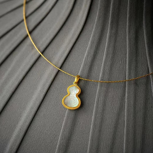 龢盒原创 辣绿翡翠葫芦满钻吊坠 商品图3