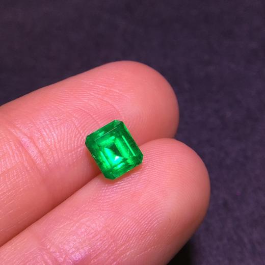 1.1ct 祖母绿裸石 商品图4