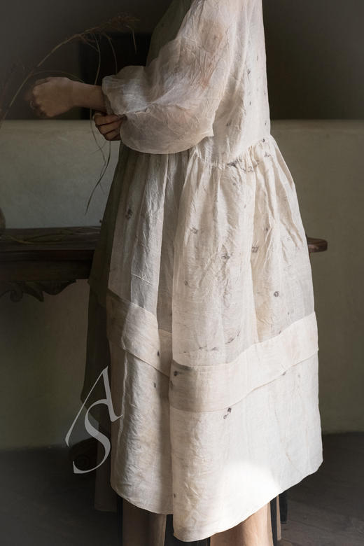 Mutedance  金色/裸色植物染纱质真丝连衣裙 商品图2