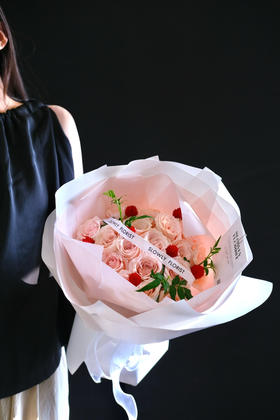 奶油草莓玫瑰花束