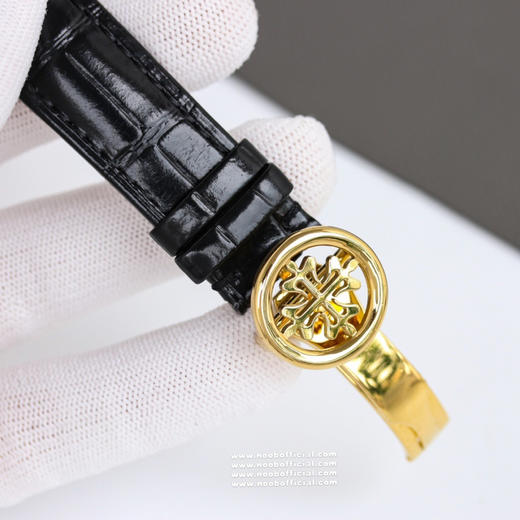 Noob Maker，N厂市场独家，耗时2年，18k包金版本和定制版手工镶钻工艺来啦，由20种不同钻组成，色泽艳丽，扣子也点缀21颗钻，搭配正品一致的美洲鳄鱼皮表带百达.翡丽超级复杂功能计时系列 商品图8