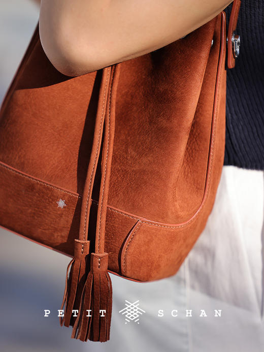 PETIT SCHAN小闪 BAG#010 Endless passion 浓情不倦 意大利进口麂皮绒磨砂皮法式单肩斜挎水桶包 商品图0