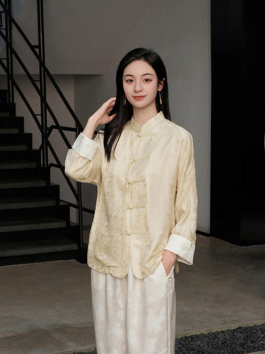 盛唐婧 |提花真丝缎一鹿有你对襟外套-杏色 商品图0