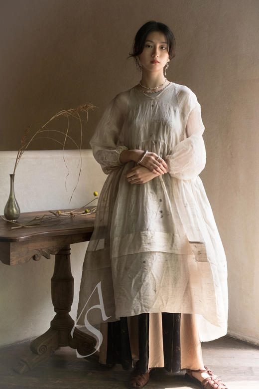 Mutedance  金色/裸色植物染纱质真丝连衣裙 商品图1