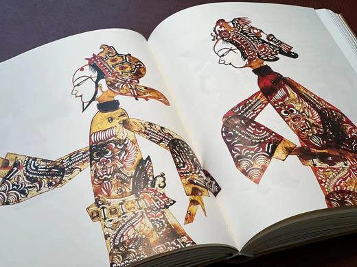 《成都皮影》，成都博物馆 编著，16开，仿皮面精装，310页，巴蜀书社2020年12月一版一印。定价398，售价178元。 商品图12