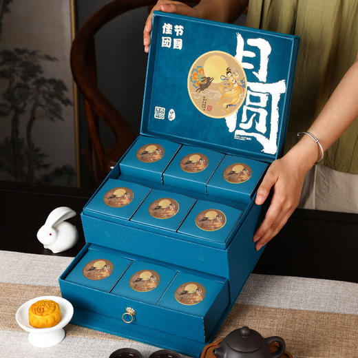 【中秋月饼】广式桃山皮流心月饼 酒店公司礼盒 送礼员工亲戚 高档绒布包装盒 商品图3