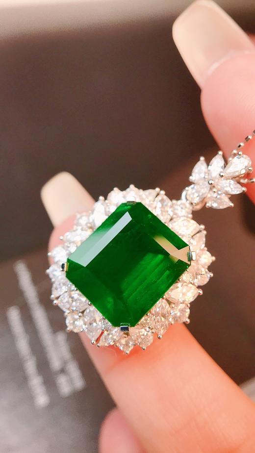 7.49ct 祖母绿吊坠 商品图1