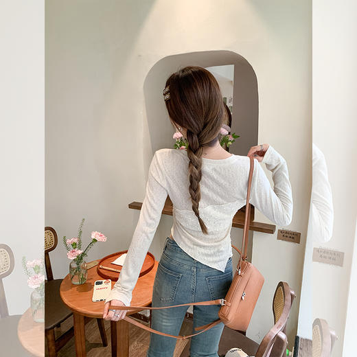 <曾小咸推荐>【白日梦蕾】杏色下摆不对称防晒衫 商品图4