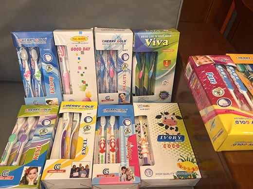 随机发！老外牙刷~男女都有，儿童款很少，NO退NO换！ 商品图0