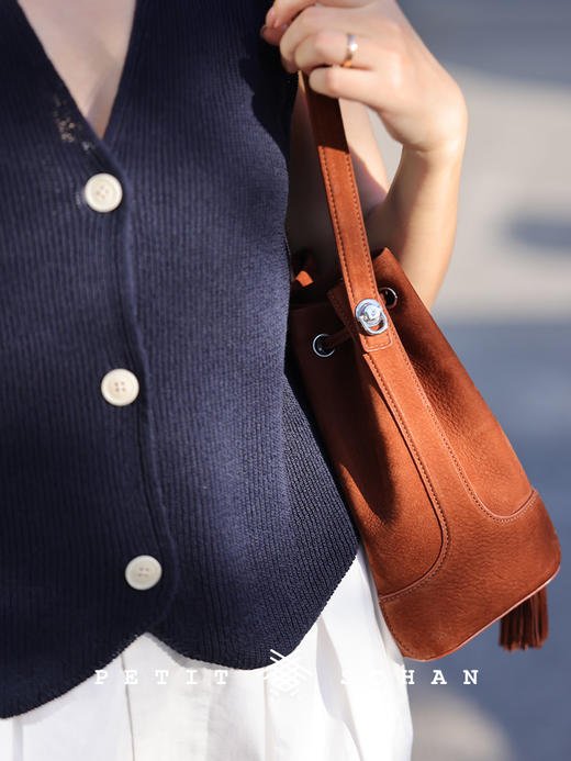 PETIT SCHAN小闪 BAG#010 Endless passion 浓情不倦 意大利进口麂皮绒磨砂皮法式单肩斜挎水桶包 商品图2